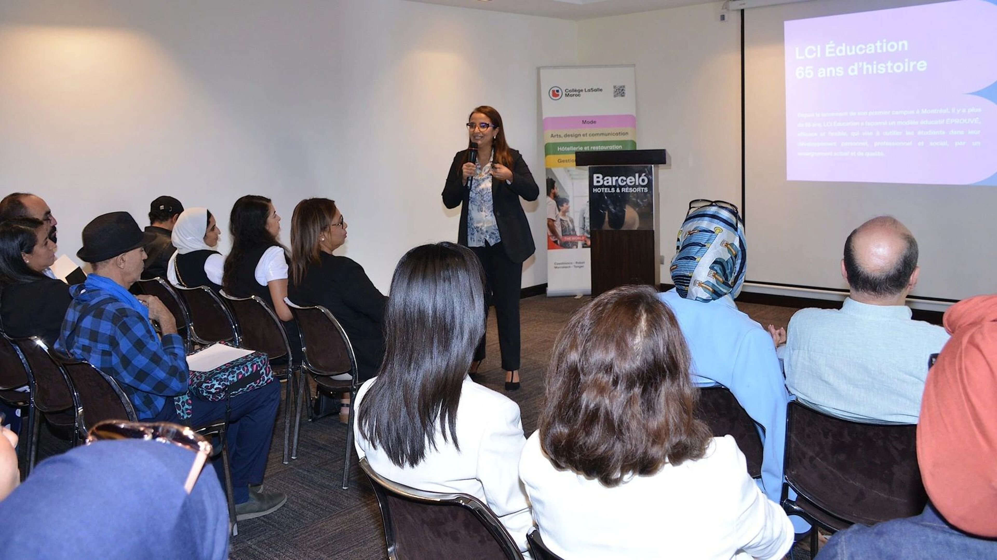 Présentation lors d'un séminaire éducatif à l'Hôtel Barcelo