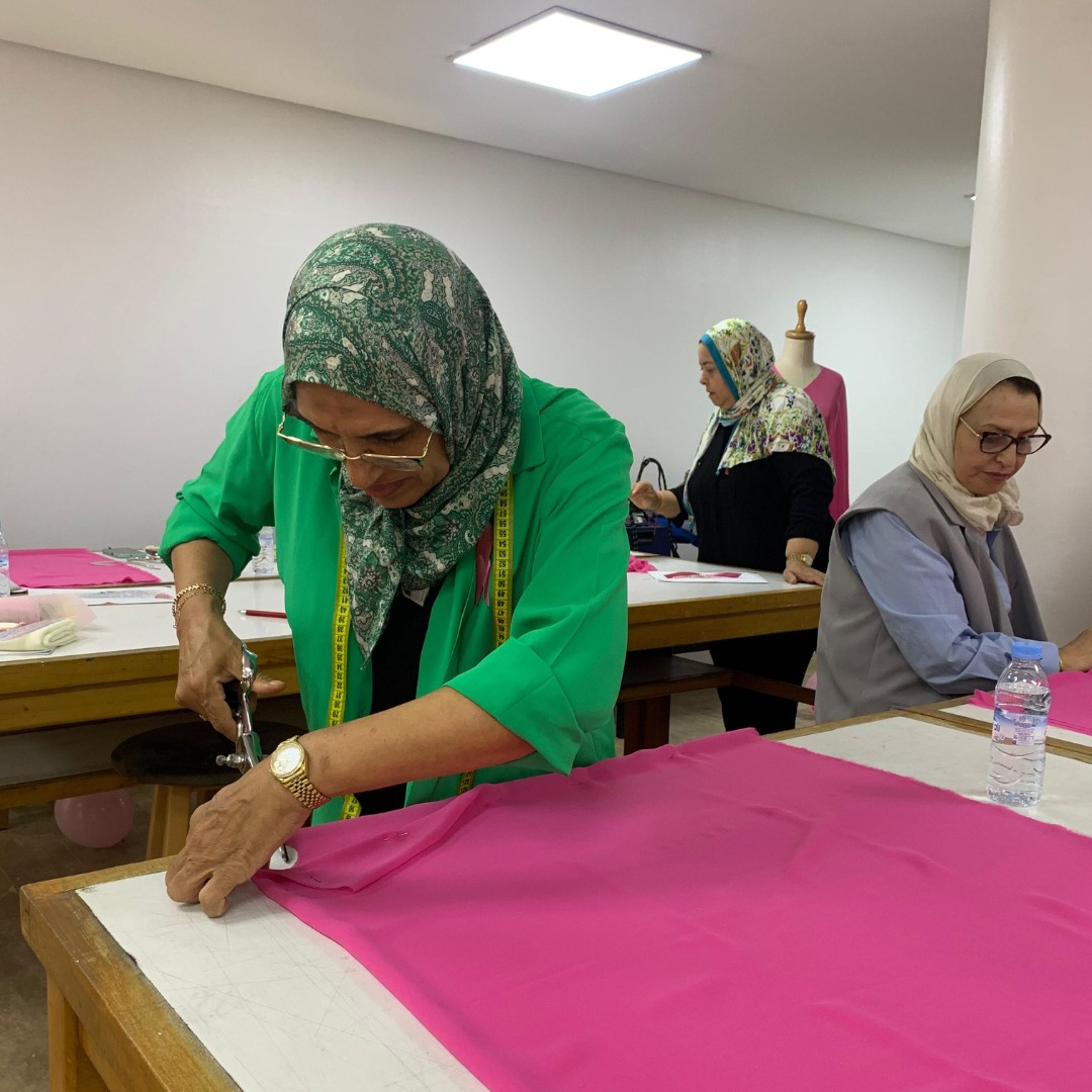 Atelier de couture avec activité de découpe de tissu