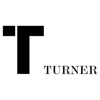 Logotip de text negre amb "TURNER" en majúscules sota una "T" en negreta i estilitzada.